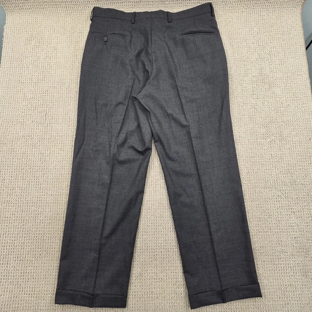 Jos A Bank Mens Gray 100% Wool 2 Piece Suit 44R 39W Pleated Cuffed